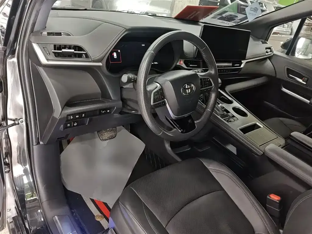 Toyota Sienna — фото 2