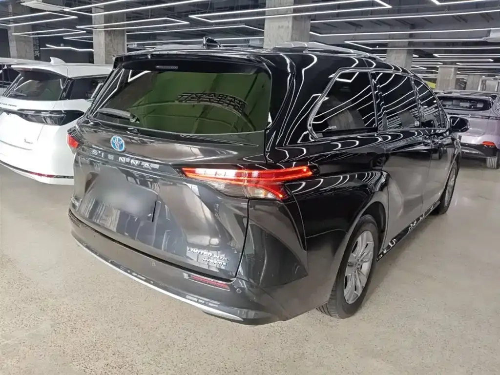 Toyota Sienna — фото 5