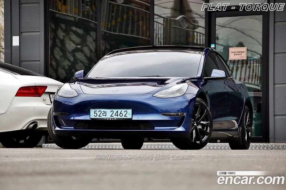 Tesla Model 3 — фото 1