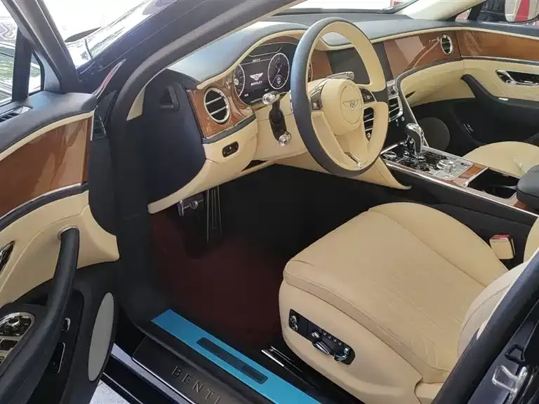 Bentley Flying Spur — фото 2