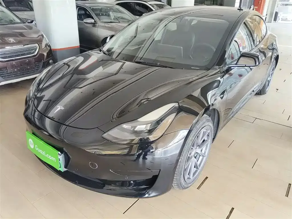 Tesla Model 3 — фото 2