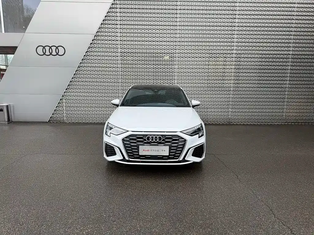 Audi A3 — фото 1