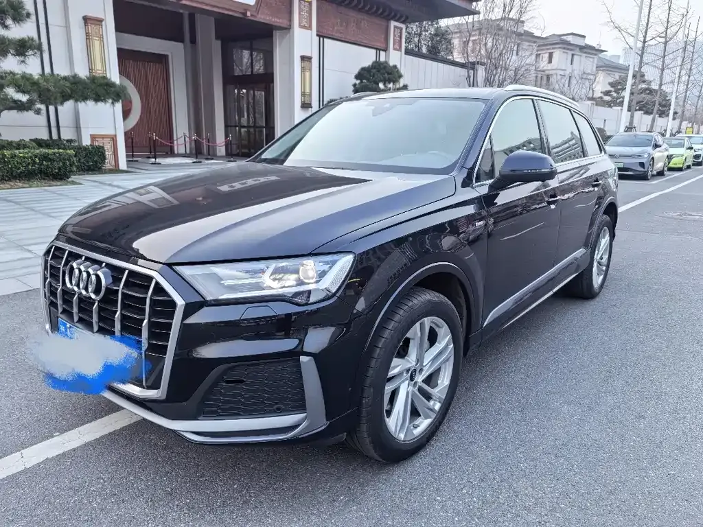 Audi Q7 — фото 1