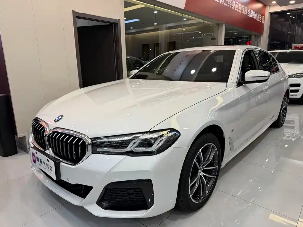 BMW 5 Series — фото 1