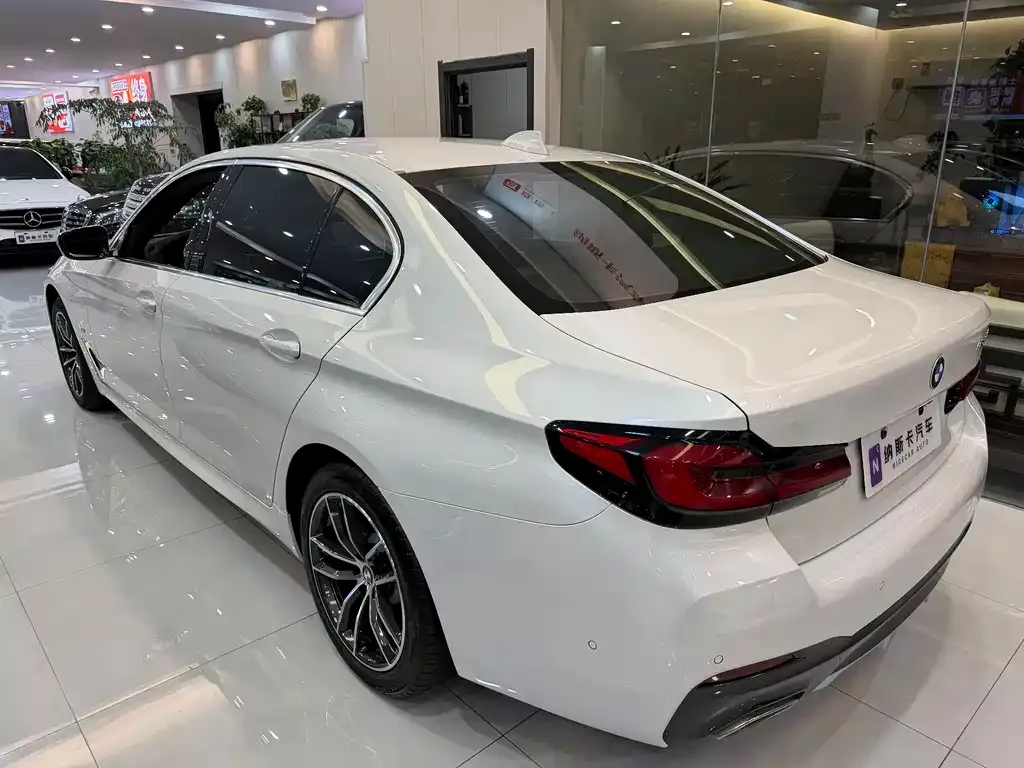 BMW 5 Series — фото 2