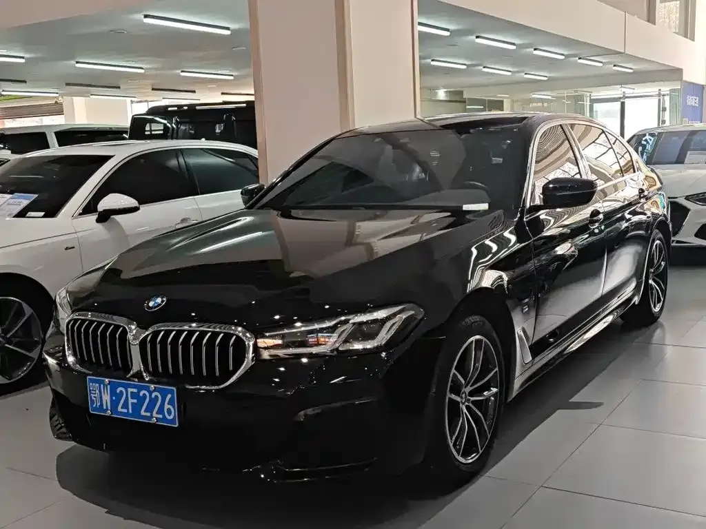 BMW 5 Series — фото 1
