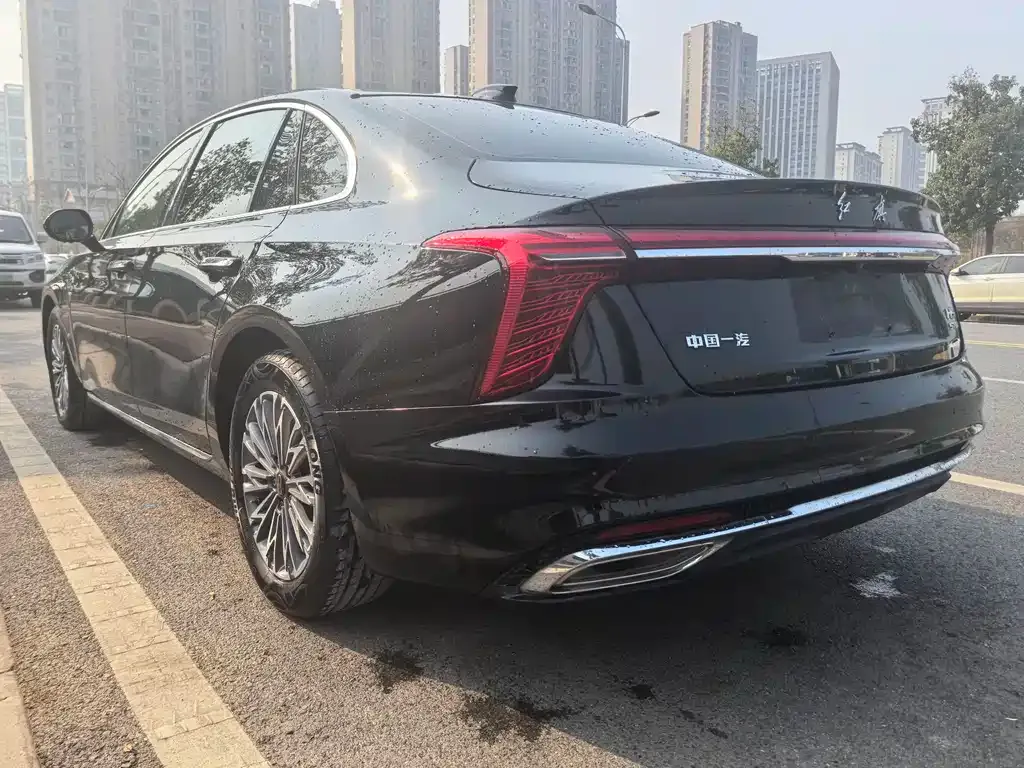 Hongqi H5 — фото 10