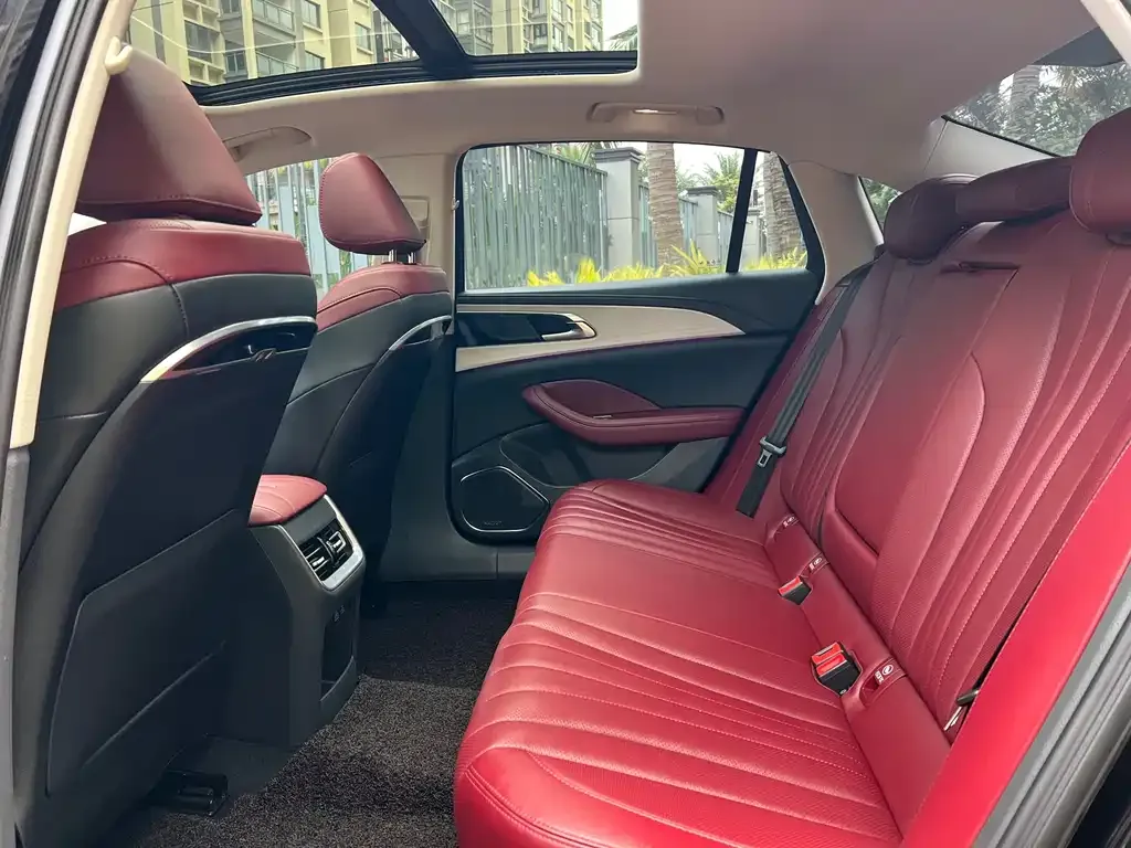 Hongqi H5 — фото 3