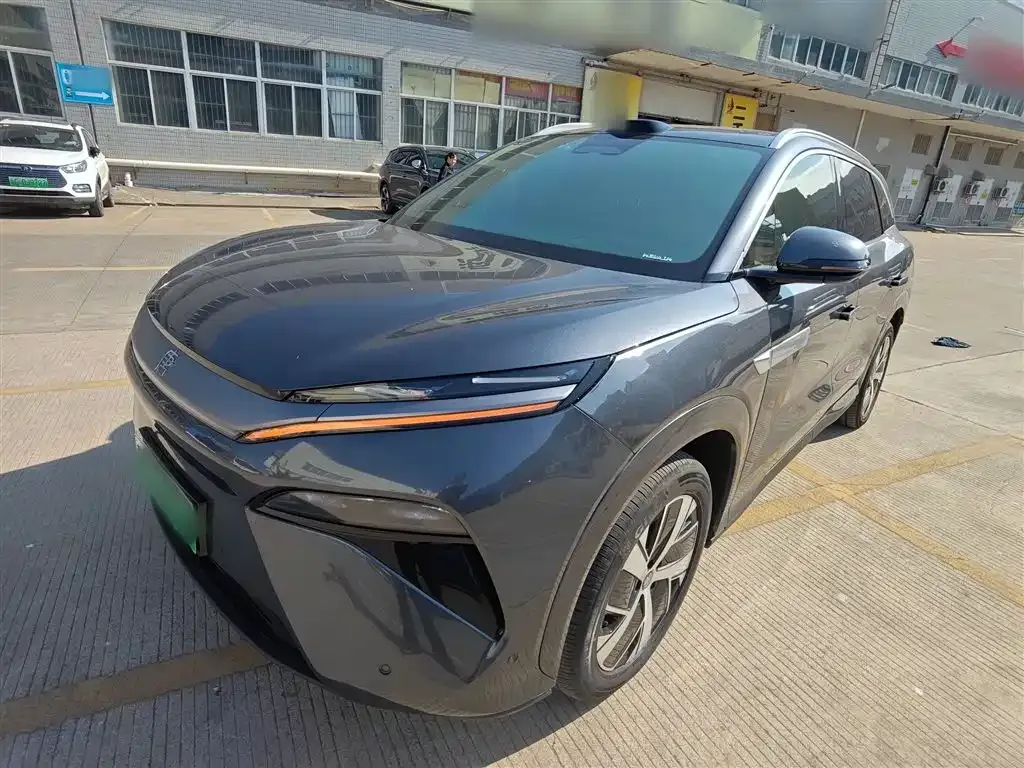 BYD Tang L — фото 1