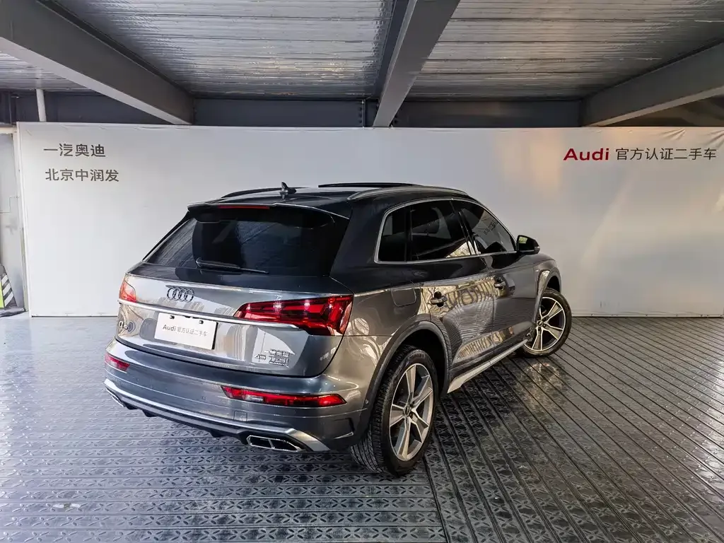 Audi Q5L — фото 10