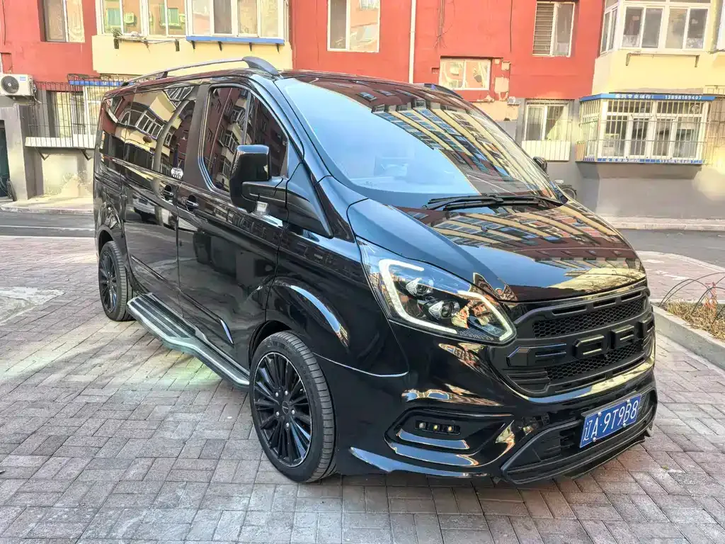 Ford Tourneo — фото 1