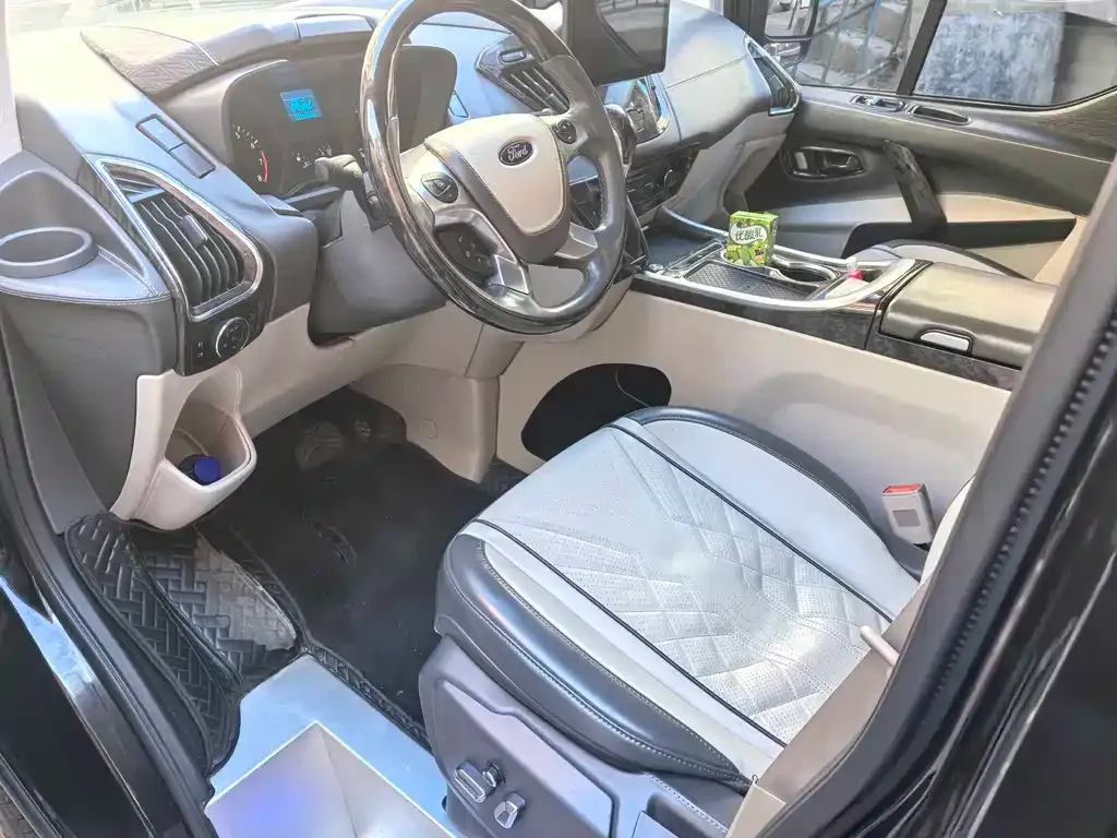 Ford Tourneo — фото 3