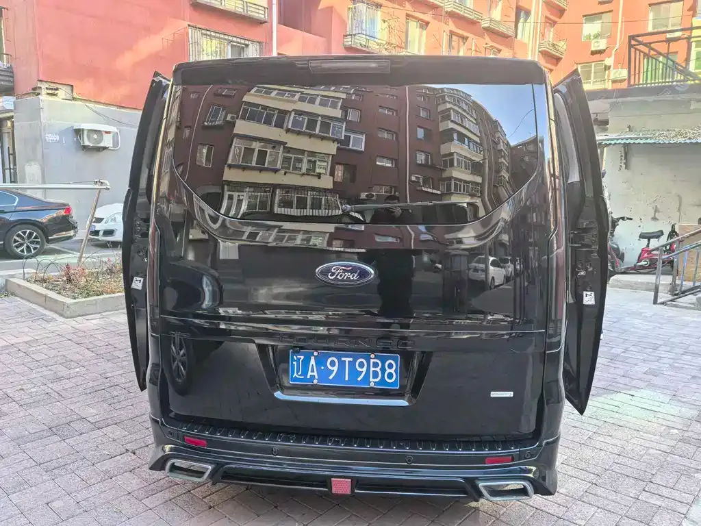 Ford Tourneo — фото 5