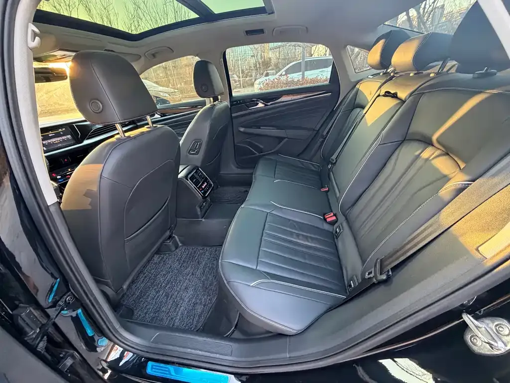 Volkswagen Passat — фото 6