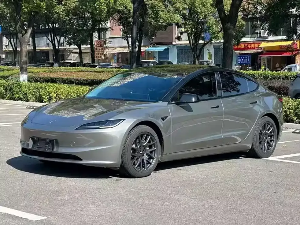 Tesla Model 3 — фото 1