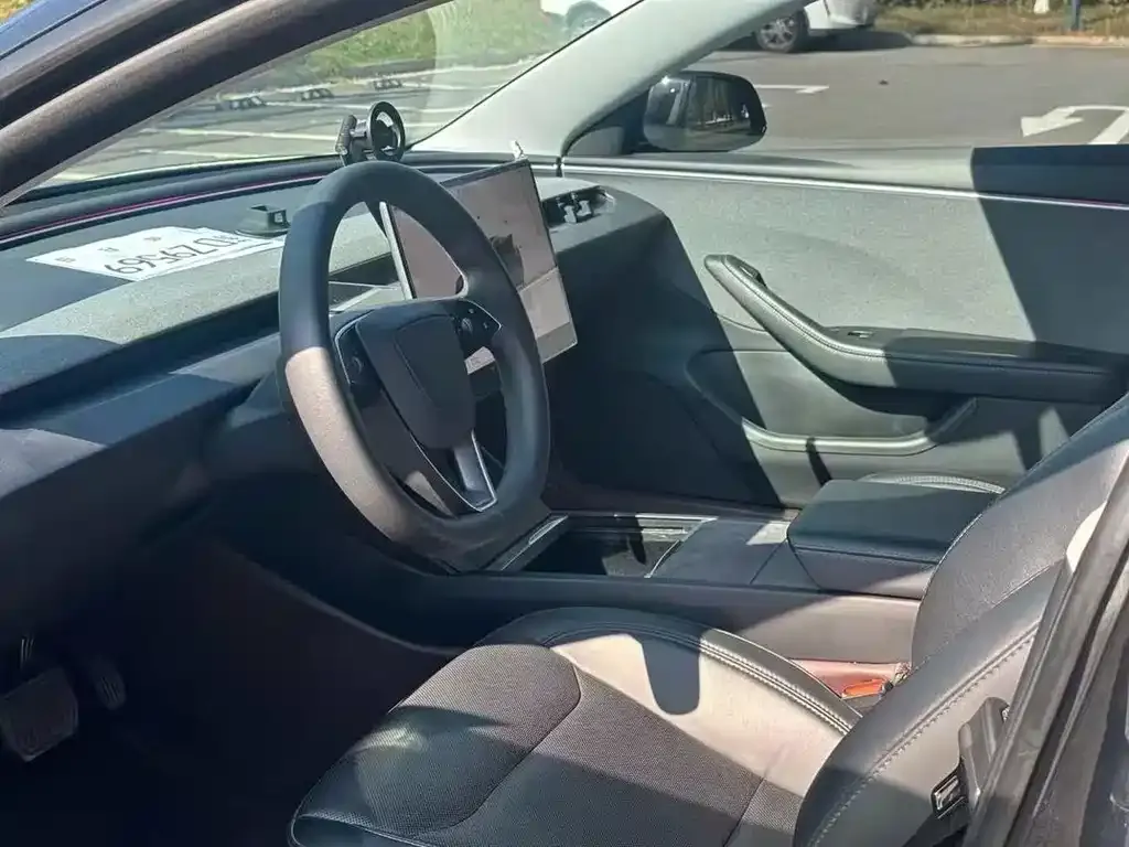 Tesla Model 3 — фото 4