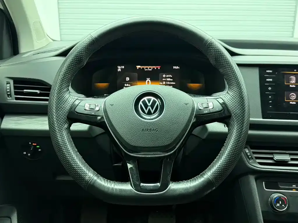 Volkswagen Tharu — фото 9