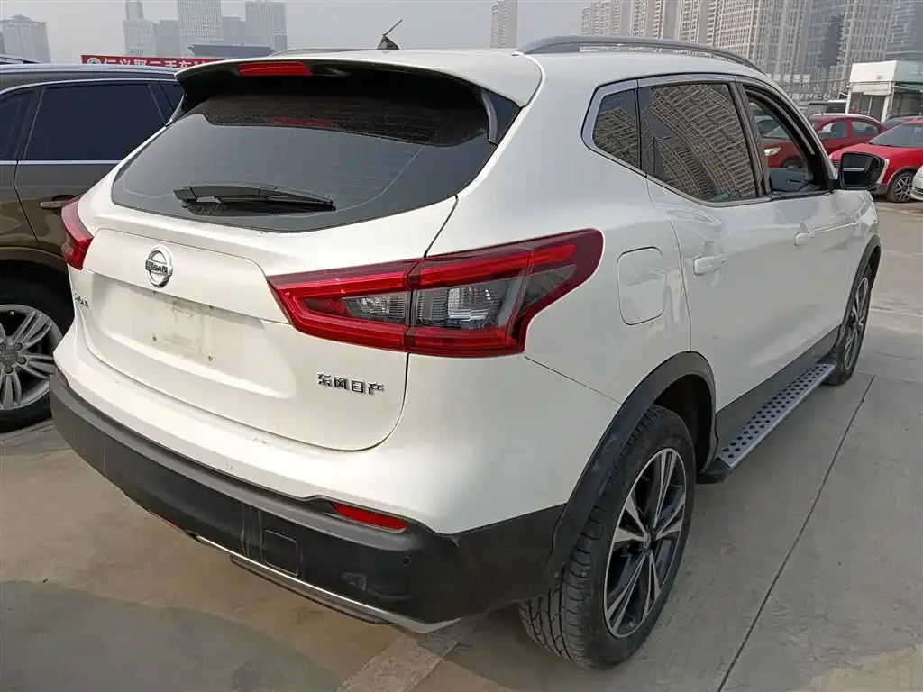 Nissan Qashqai — фото 8