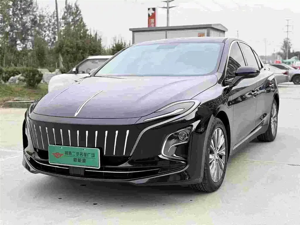 Hongqi E-QM5 — фото 1