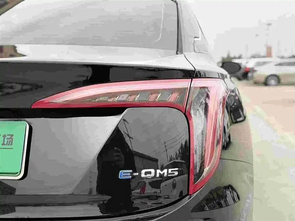 Hongqi E-QM5 — фото 4