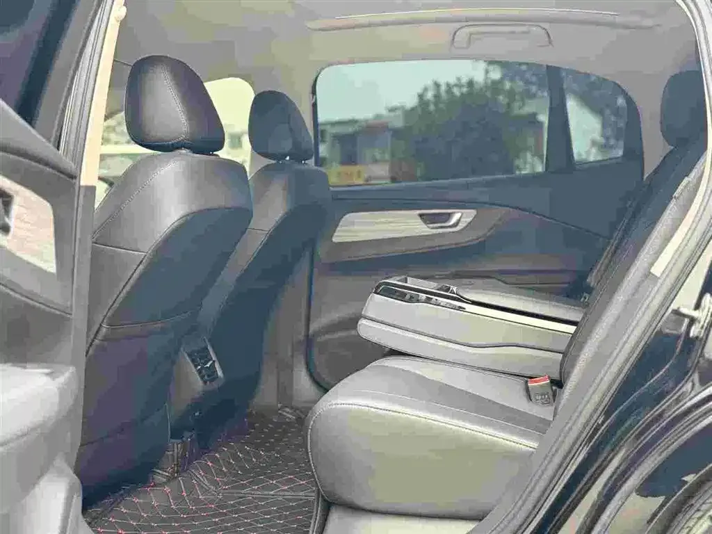 Hongqi E-QM5 — фото 3