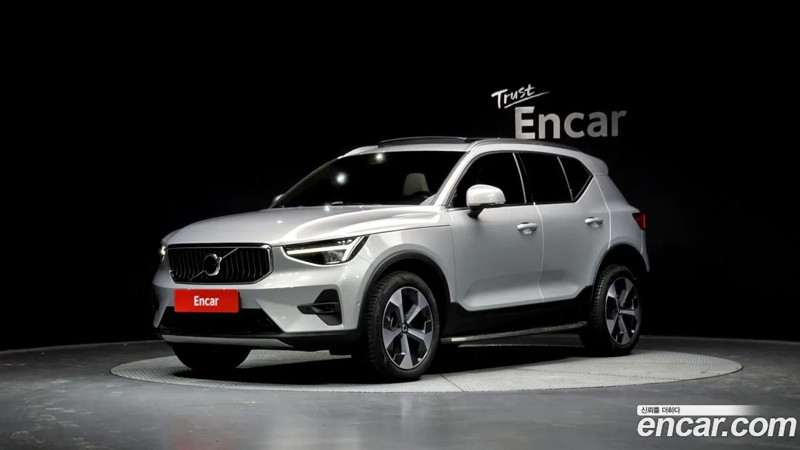 Volvo XC40 — фото 1