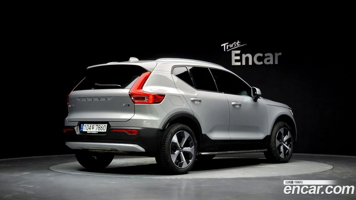 Volvo XC40 — фото 4