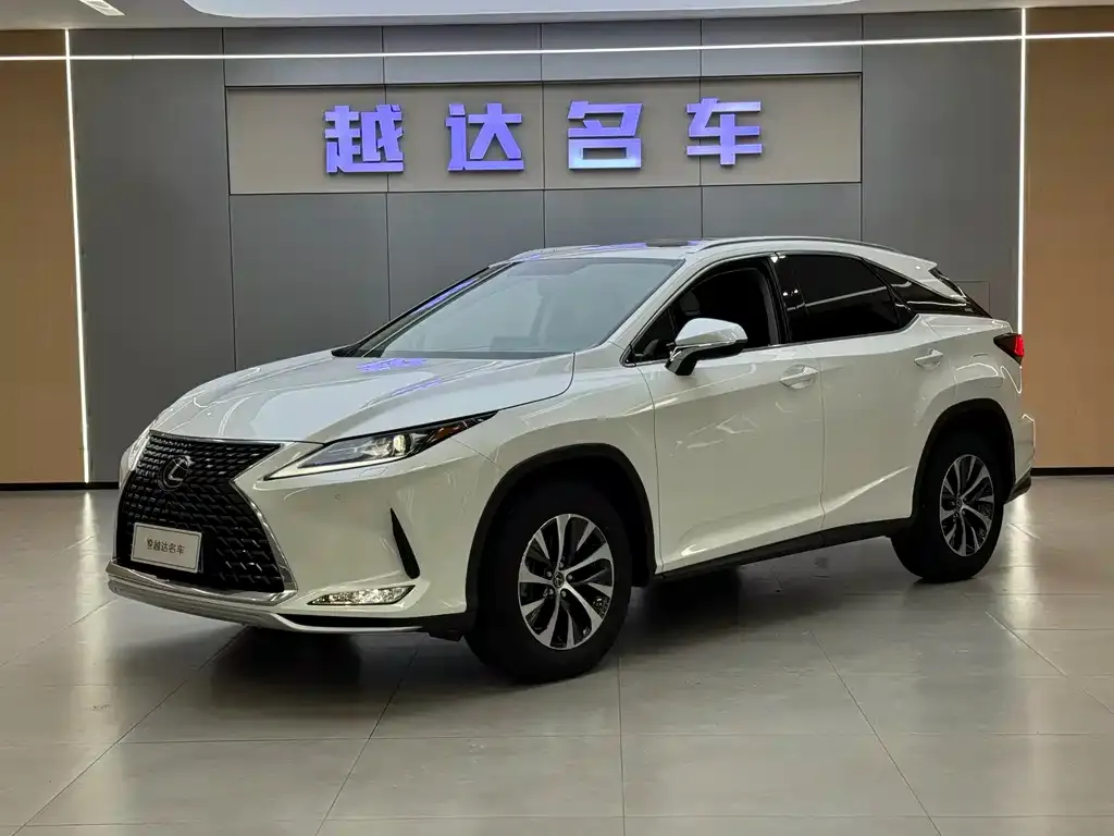 Lexus RX — фото 1