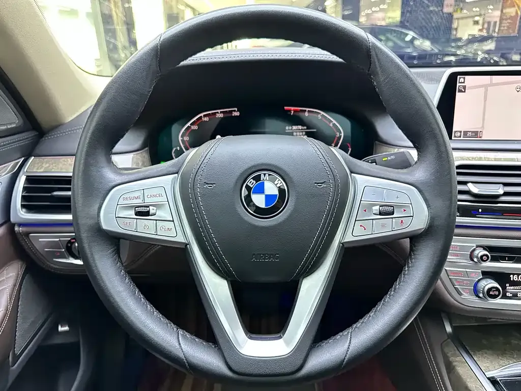 BMW 7 Series — фото 10