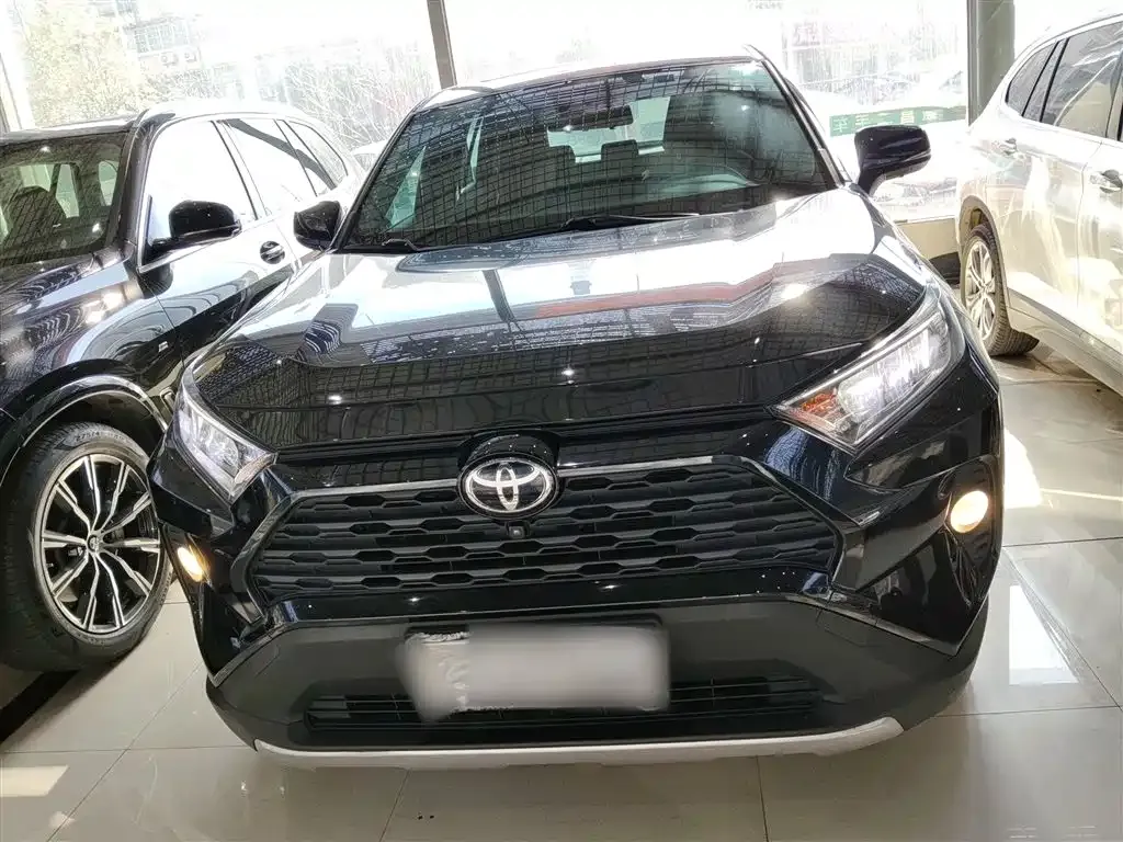 Toyota RAV4 — фото 10