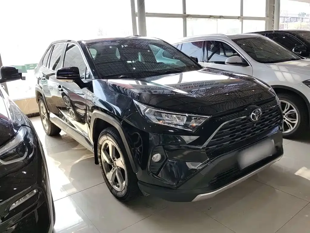 Toyota RAV4 — фото 6