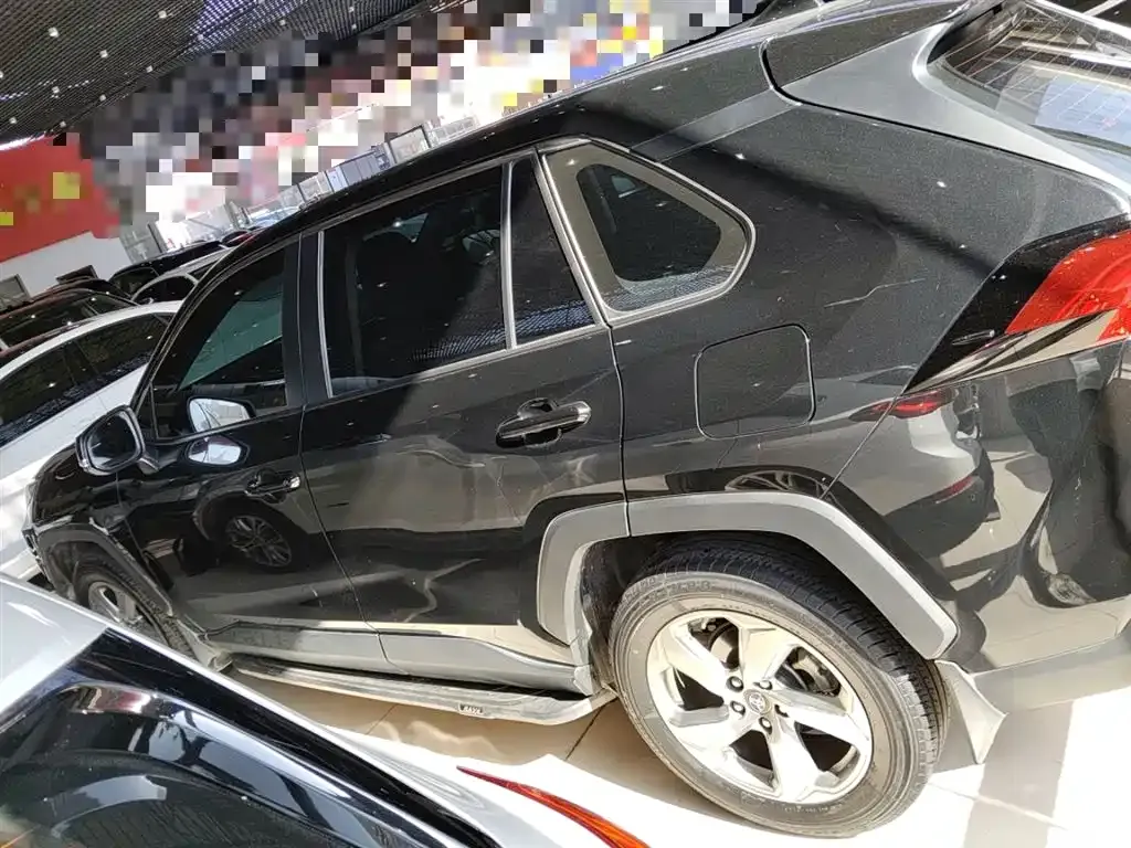Toyota RAV4 — фото 2