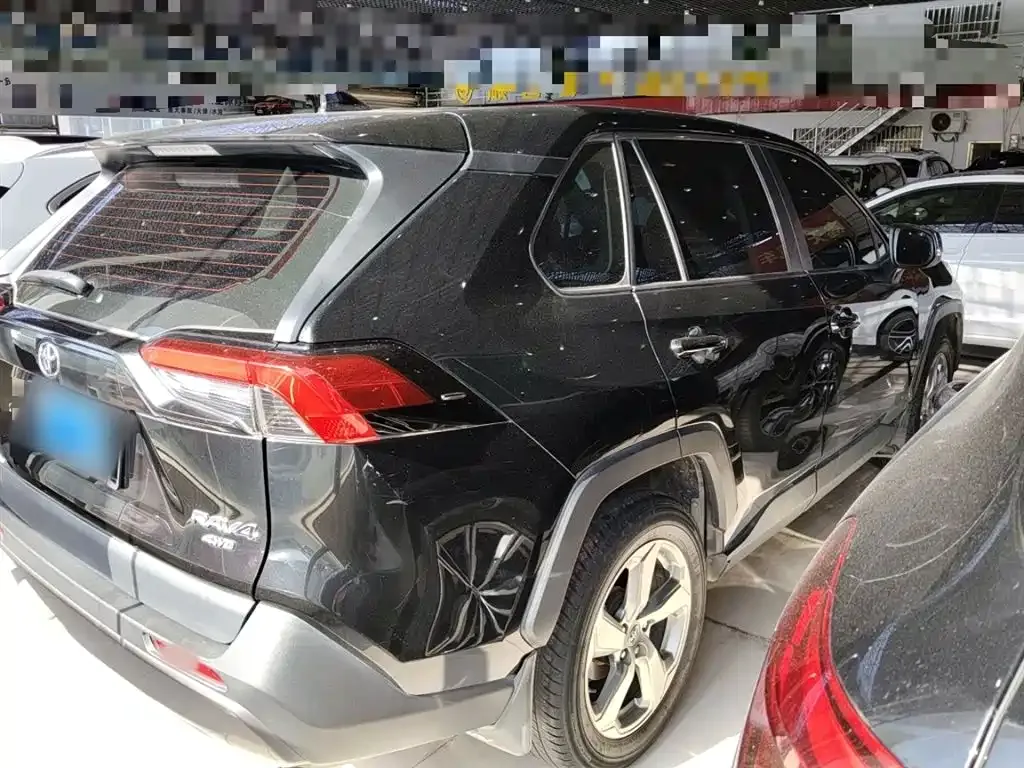 Toyota RAV4 — фото 5