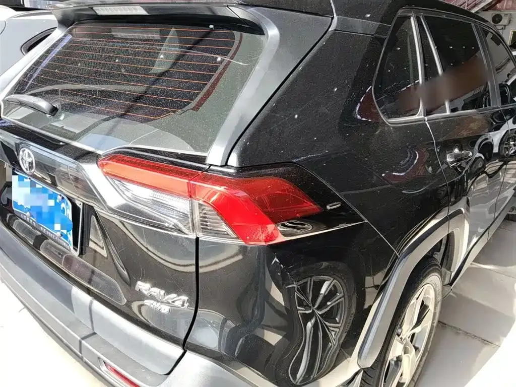 Toyota RAV4 — фото 3