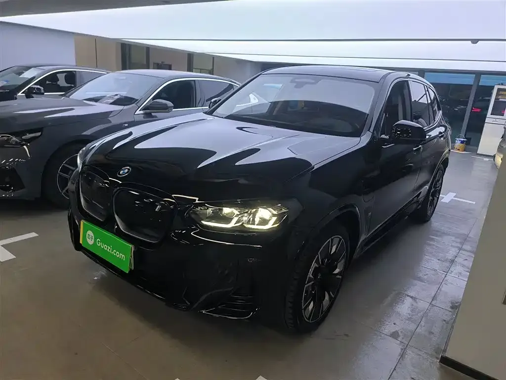 BMW iX3 — фото 1