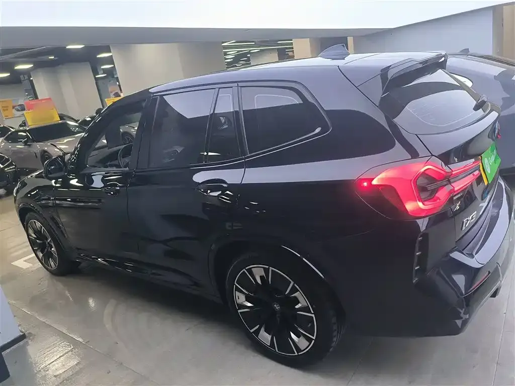 BMW iX3 — фото 10