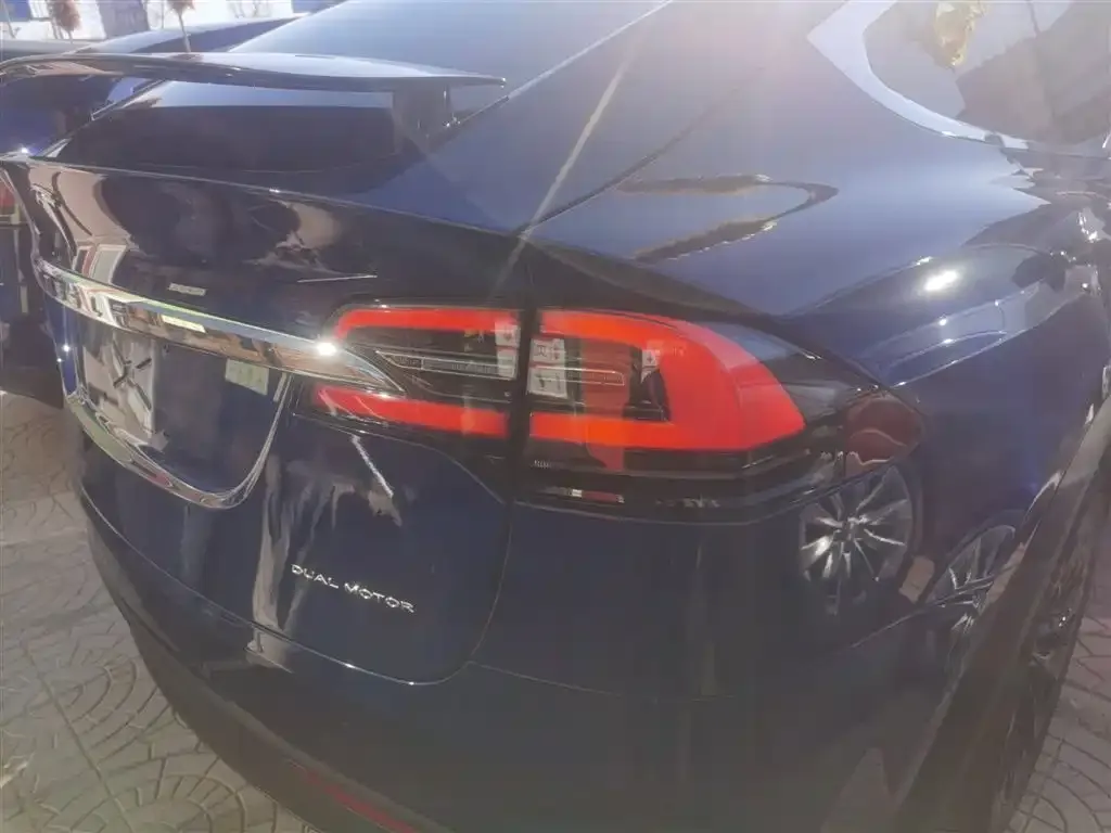 Tesla Model X — фото 4