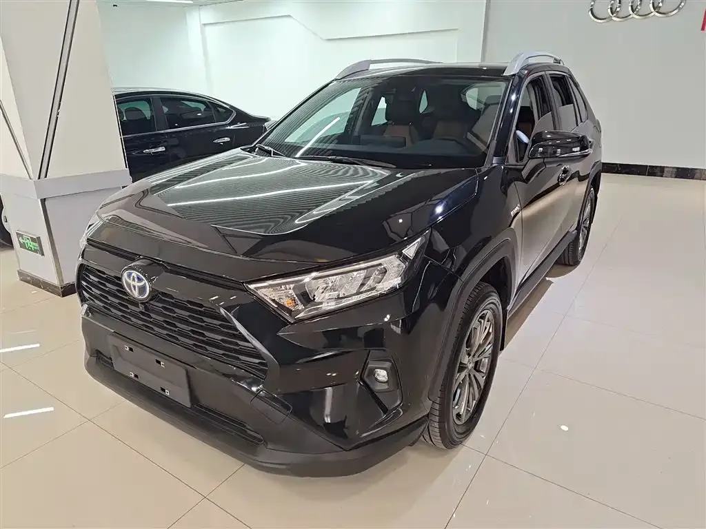 Toyota RAV4 — фото 1