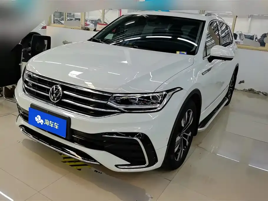 Volkswagen Tiguan L — фото 1