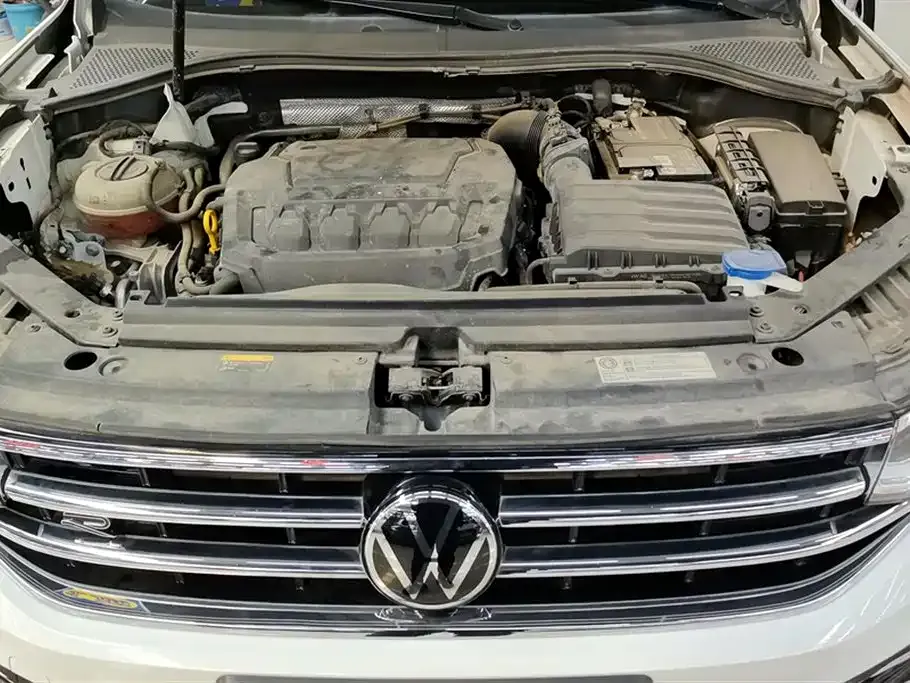 Volkswagen Tiguan L — фото 10