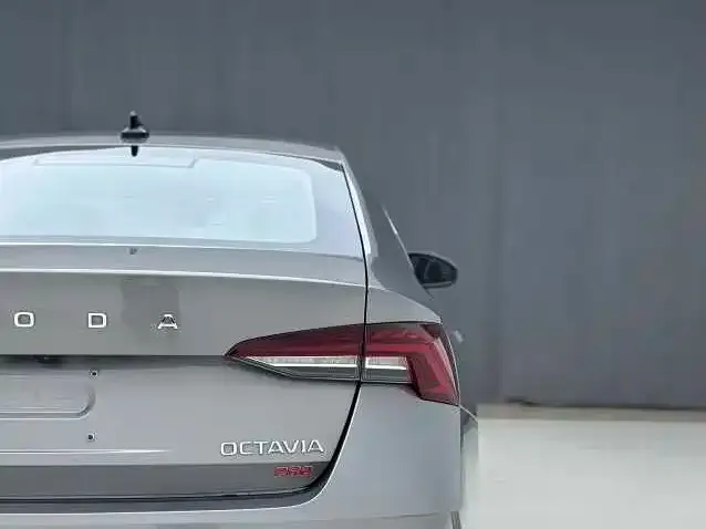 Skoda Octavia — фото 4