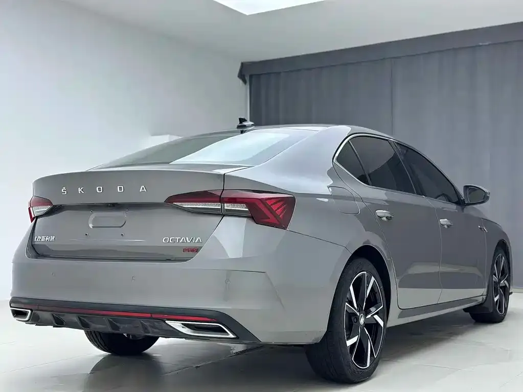 Skoda Octavia — фото 9