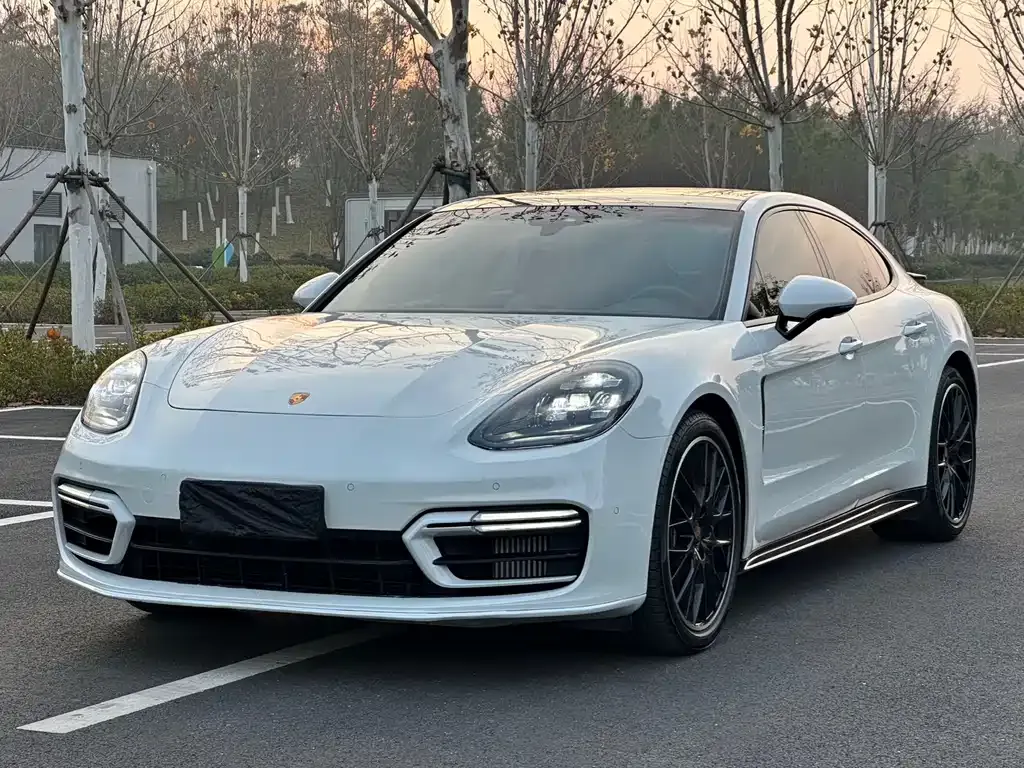 Porsche Panamera — фото 1