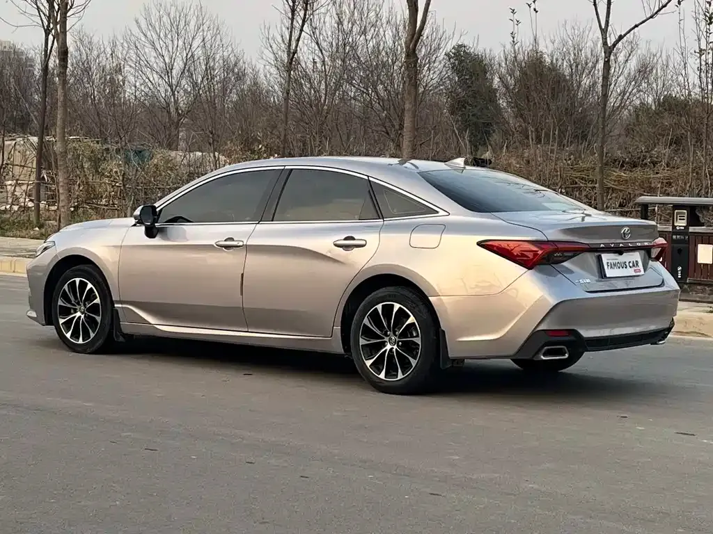 Toyota Avalon — фото 4