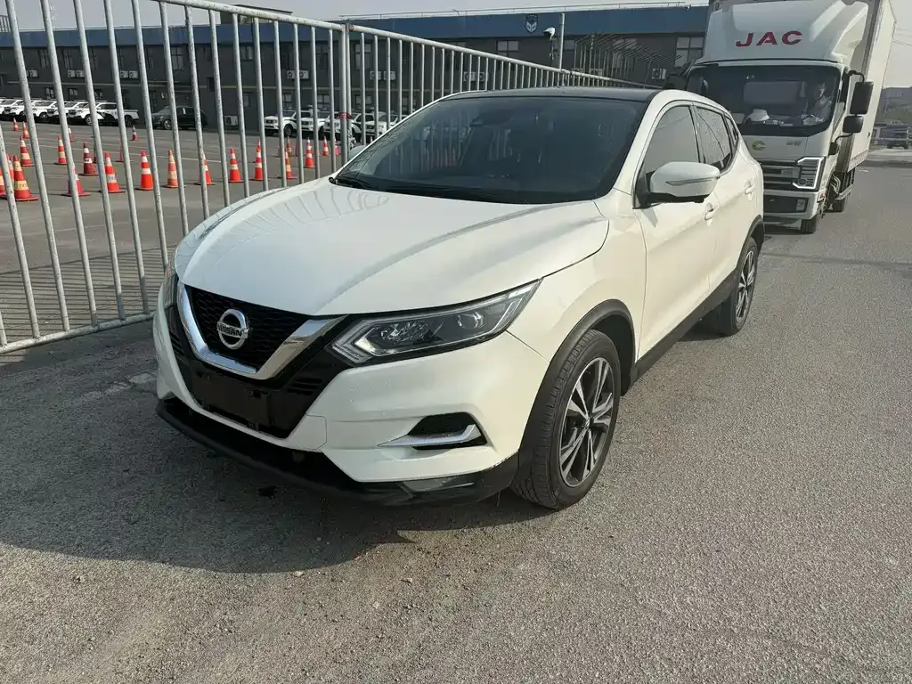 Nissan Qashqai — фото 1