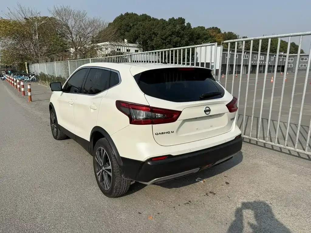 Nissan Qashqai — фото 7