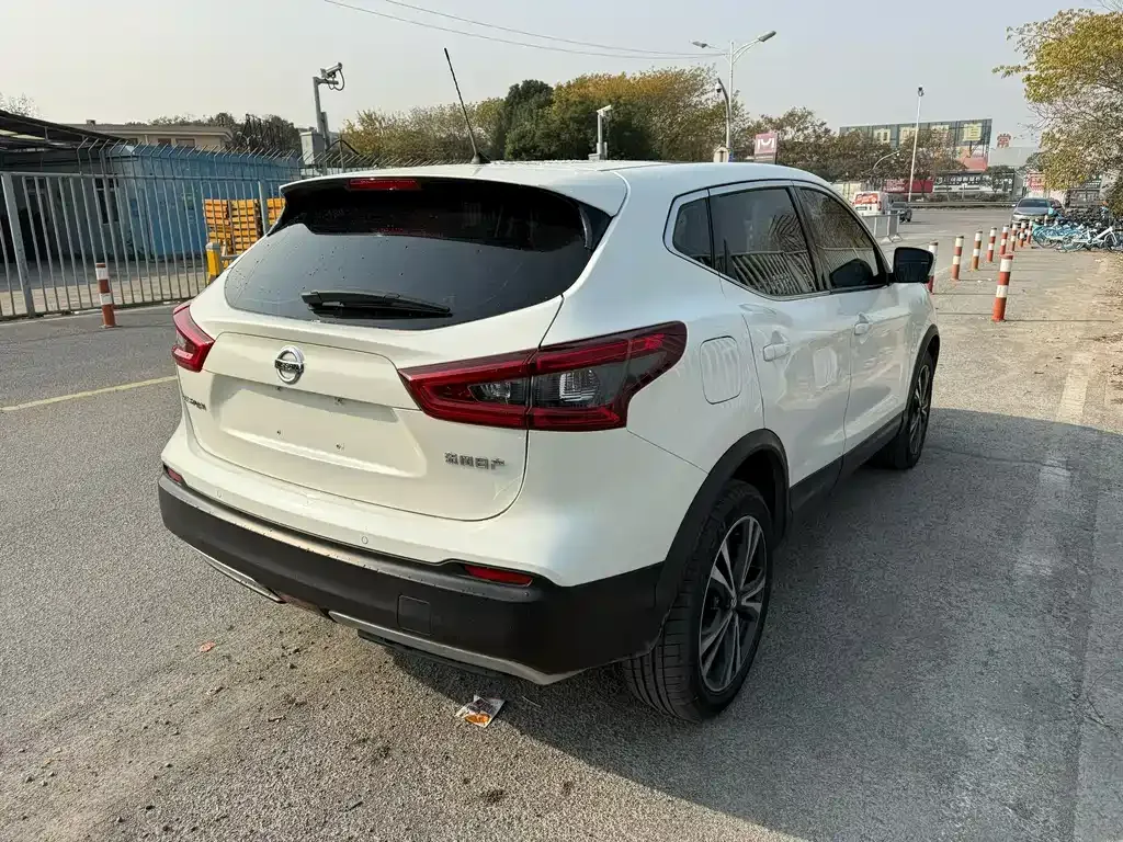Nissan Qashqai — фото 9