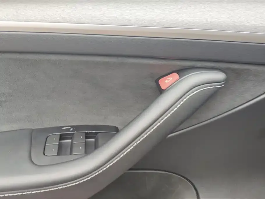 Tesla Model 3 — фото 4