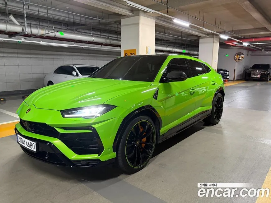 Lamborghini Urus — фото 1