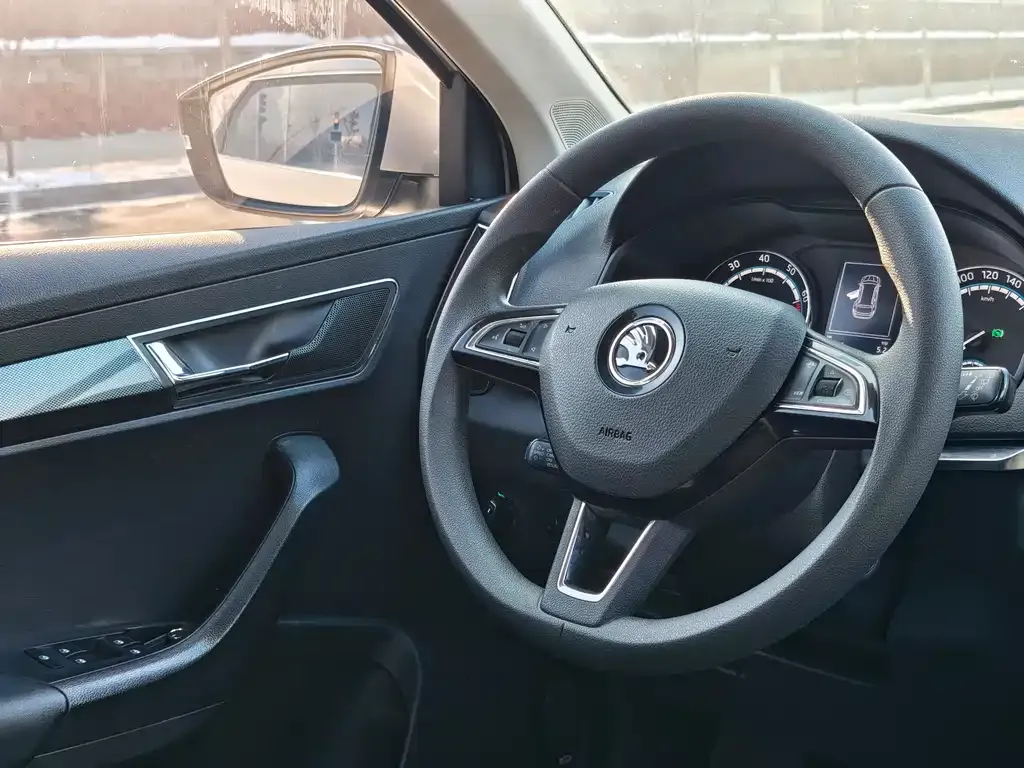 Skoda Karoq — фото 10